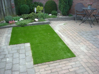 Schaduw in tuin waar geen gras wilt groeien