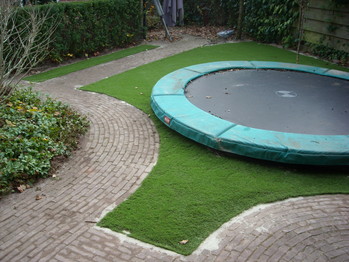 Kunstgras rondom trampoline