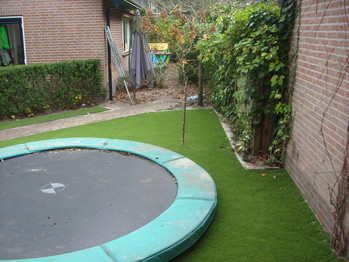Kunstgras rondom trampoline